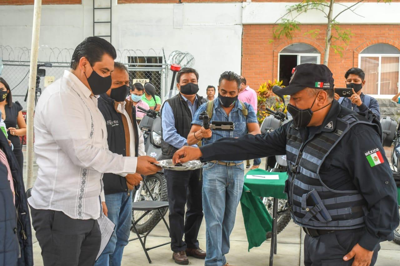 Entrega Gaspar equipo y herramientas a los agentes de Seguridad Pública Municipal