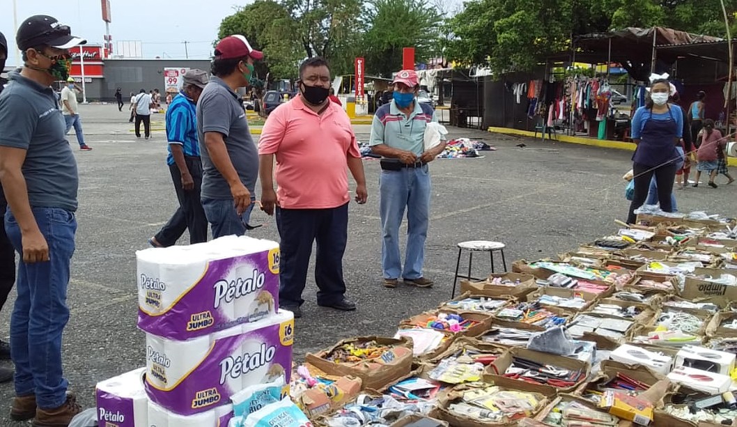 Por desacato a medidas sanitarias, retiran a 70 tianguistas en Acapulco