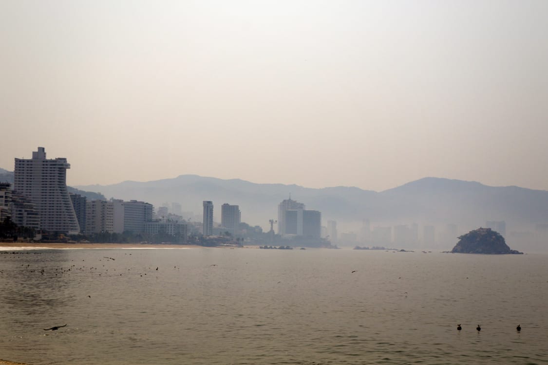Bruma en Acapulco no es «polvo del Sahara», sino «calima»
