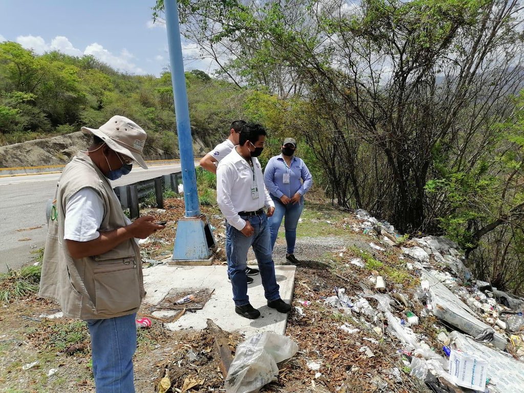 Hallan tiraderos de basura en Autopista del Sol