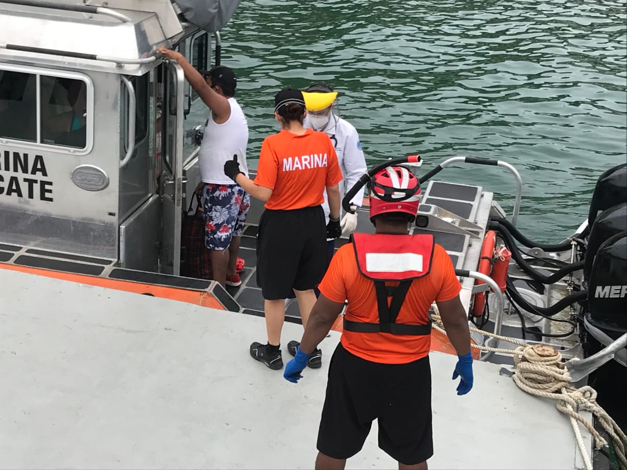 Rescata Marina a 14 turistas abandonados en La Roqueta