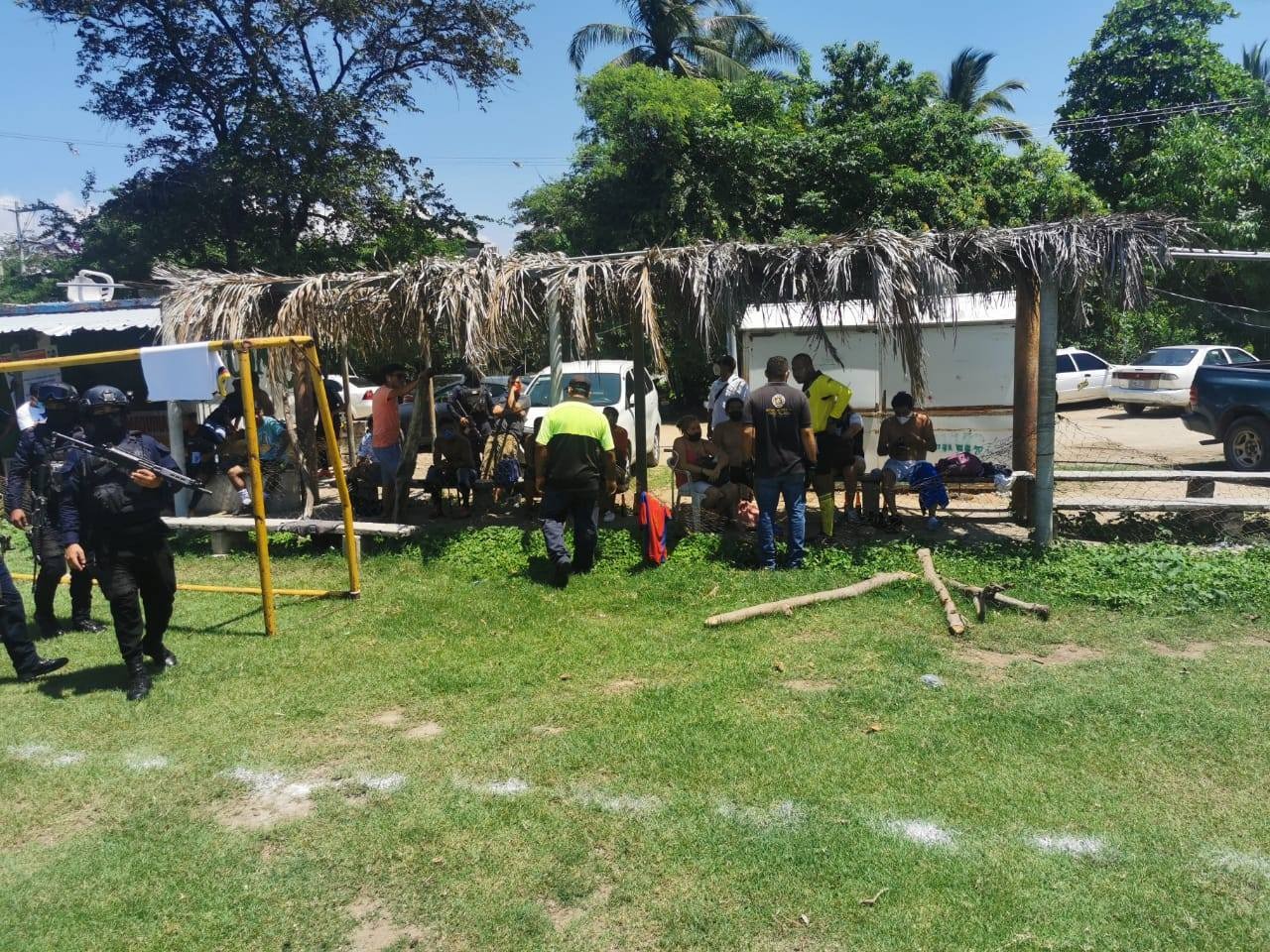 Acapulco: pese a covid, echaban «cascarita»; fueron dispersados por Protección Civil