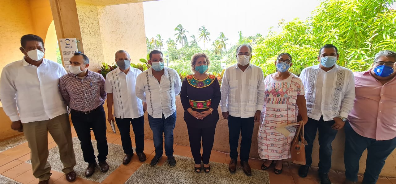 Logra Astudillo acuerdos para reordenamiento de plazas en Acapulco