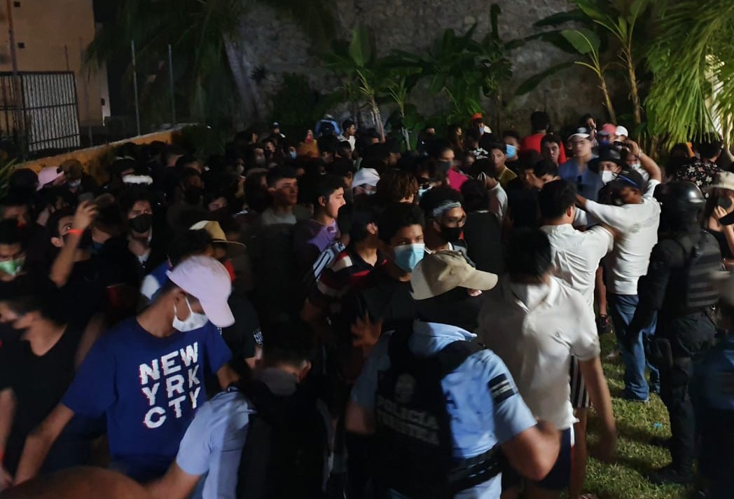 Sin temor a covid: festejaban Hallowen 300 en Acapulco