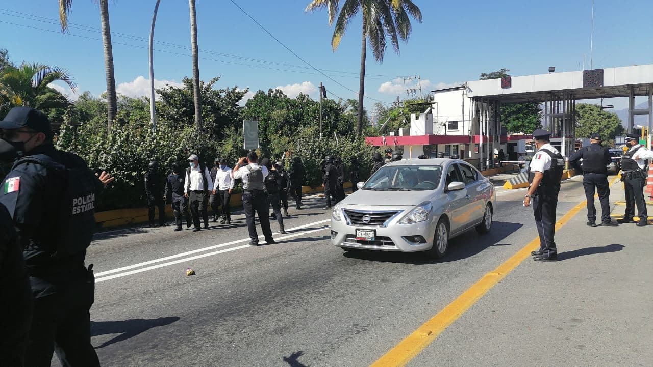 Detienen a 44 personas por «toma» de caseta Paso Morelos
