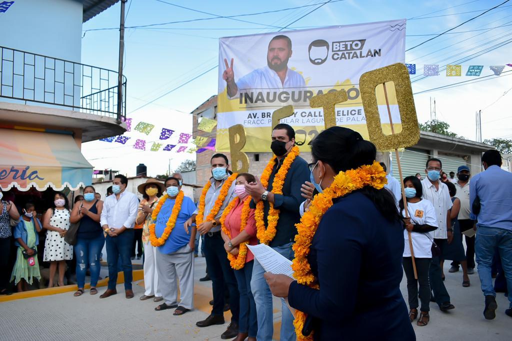 Entrega Beto Catalán más obras en colonias de Chilpancingo