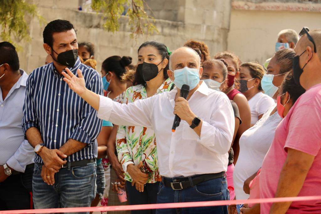 Acompaña Añorve a regidor Terrazas en inauguración en Acapulco