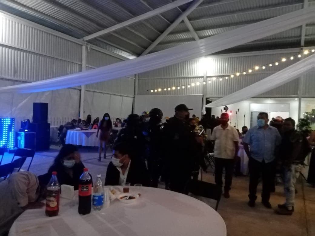 Dispersan boda con más de 300 personas en Petaquillas, Chilpancingo
