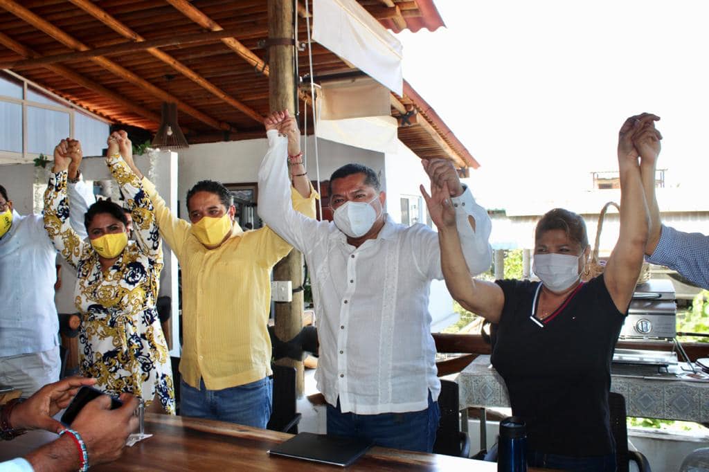 Renuncia alcalde a Morena y se va al PRD
