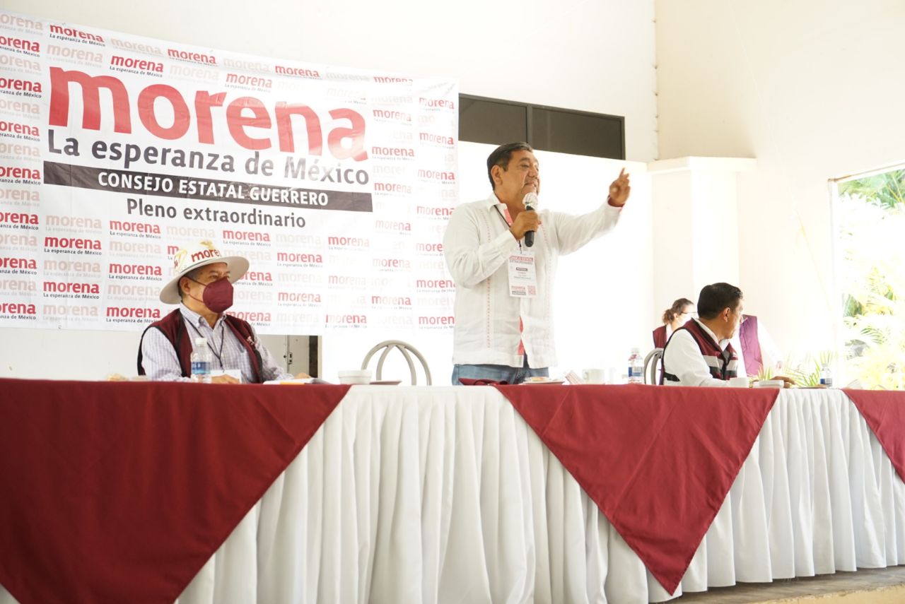 En uno de los dos consejos de Morena, ratifican a Félix Salgado como candidato