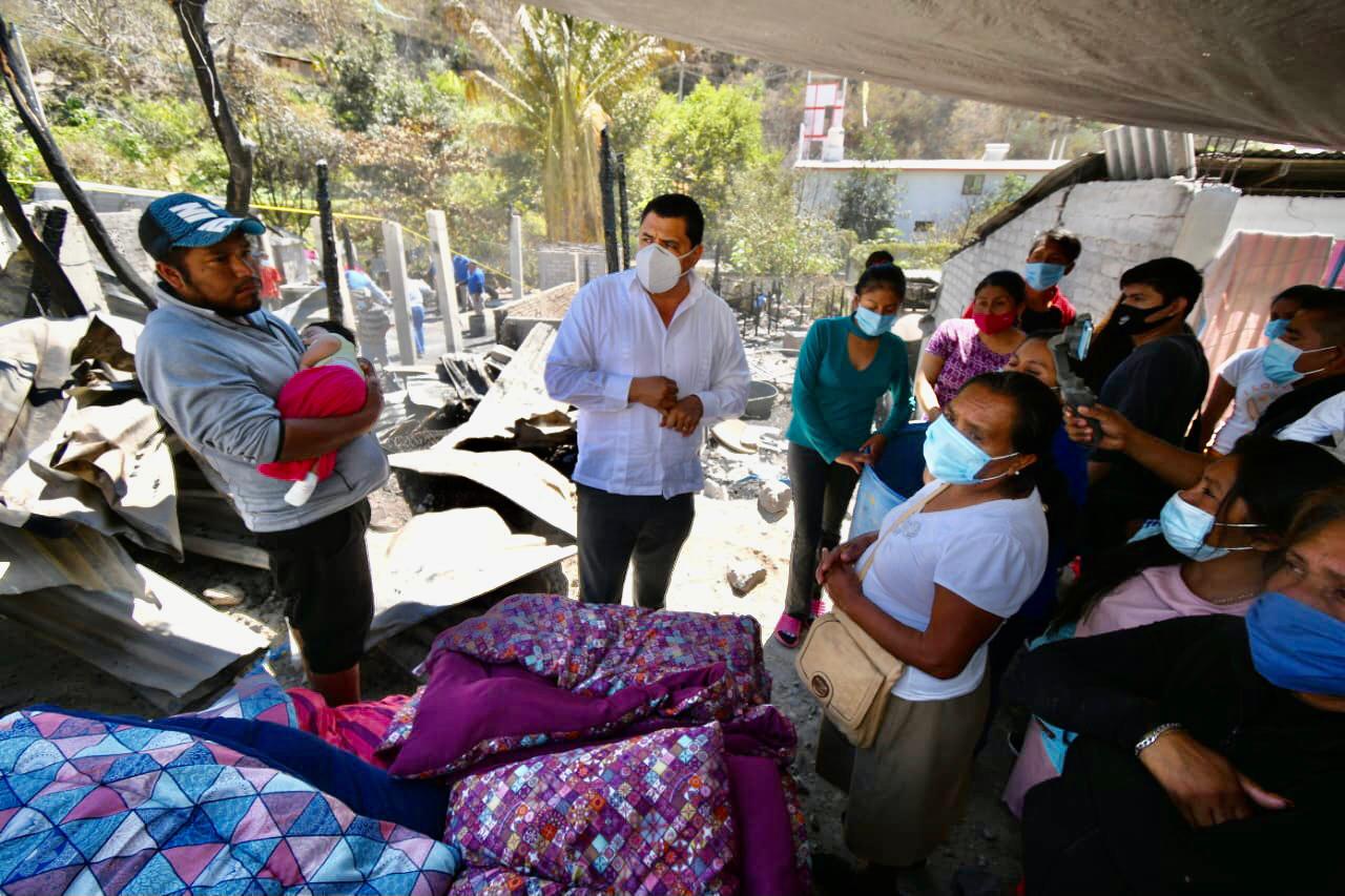 Ayuntamiento de Chilpancingo atiende a familias afectadas por incendio