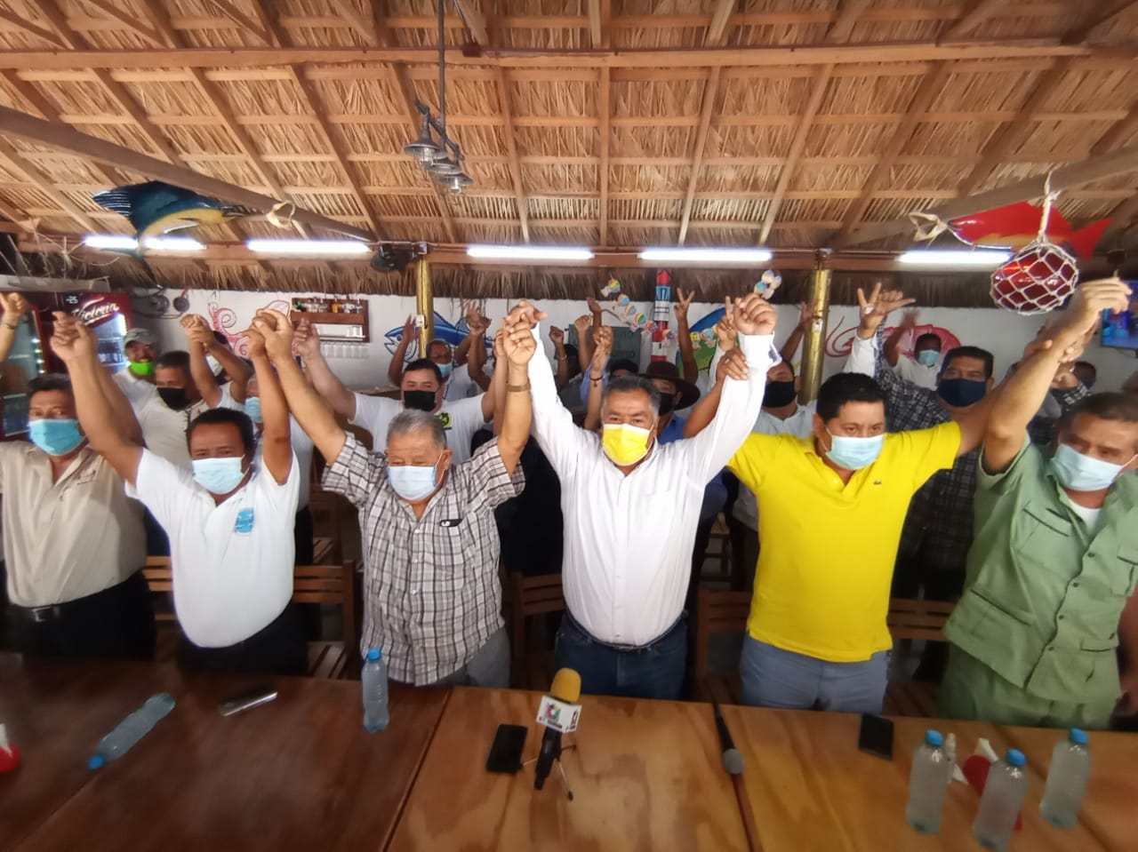 Transportistas de Acapulco cieran filas con Víctor Aguirre