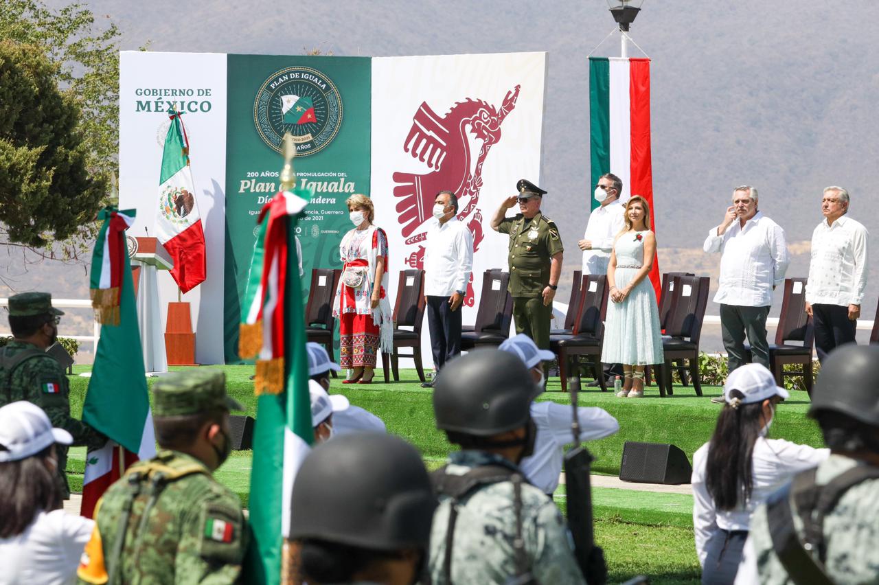 Comemoran presidentes de México y Argentina y gobernador Astudillo bicentenario de la creación de la bandera