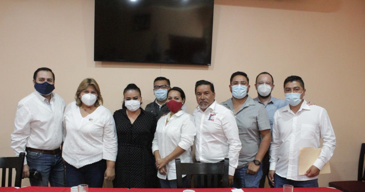 Reconocen ingenieros, arquitectos y urbanistas de Chilpancingo visión de Norma Otilia Hernández