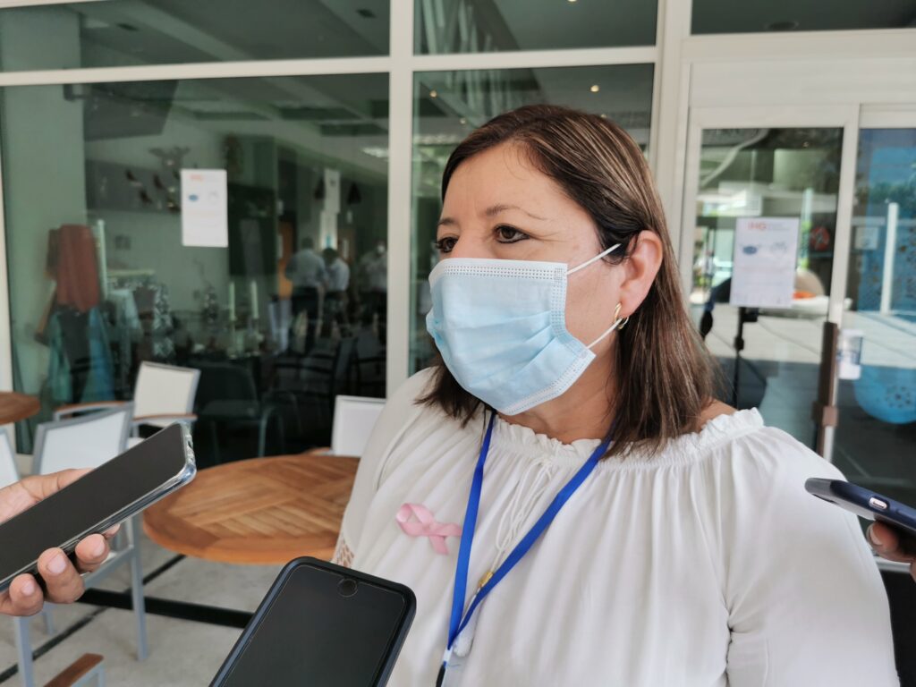 Pide Bety Vélez mayor velocidad en vacunación contra covid en médicos
