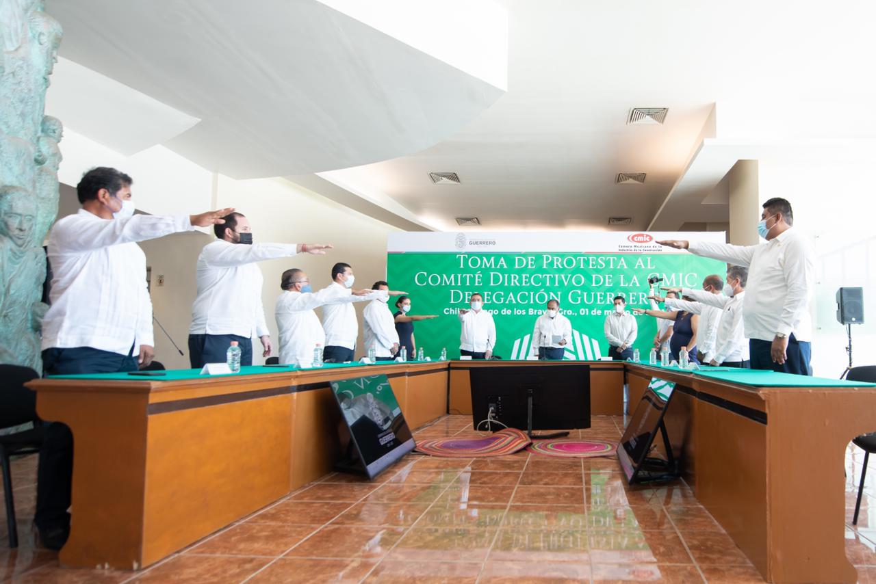 «Aspiro a que quien me releve mejore lo que hemos hecho»: Astudillo a constructores