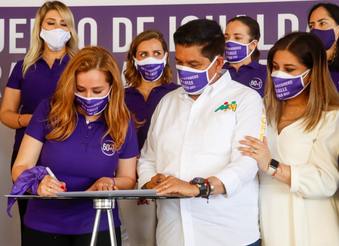 «Yo sí les creo, yo soy su aliado», dice Mario a mujeres al firmar décalogo de compromisos