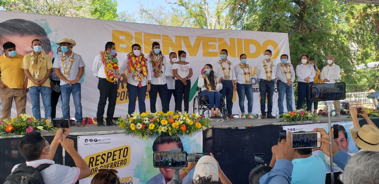 Priistas y perredistas de Tierra Caliente, cierran filas con Mario; vamos a ganar, alcaldías, Congreso y gubernatura, les responde
