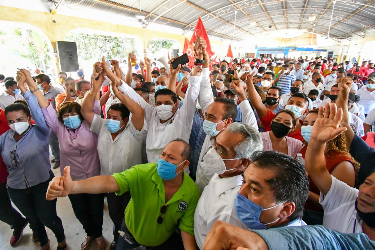 Instituto del Transporte y  brindar seguridad social, pacta Mario con Transportistas