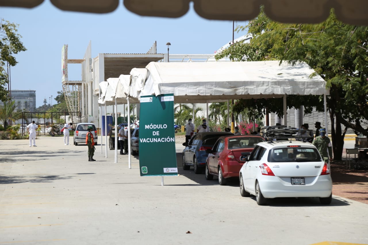 Avanza vacunación en Guerrero; pide Astudillo no politizar el tema