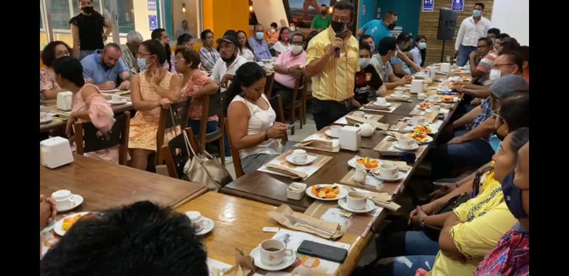 Se compromete Pedro Segura a dignificar salario de maestros