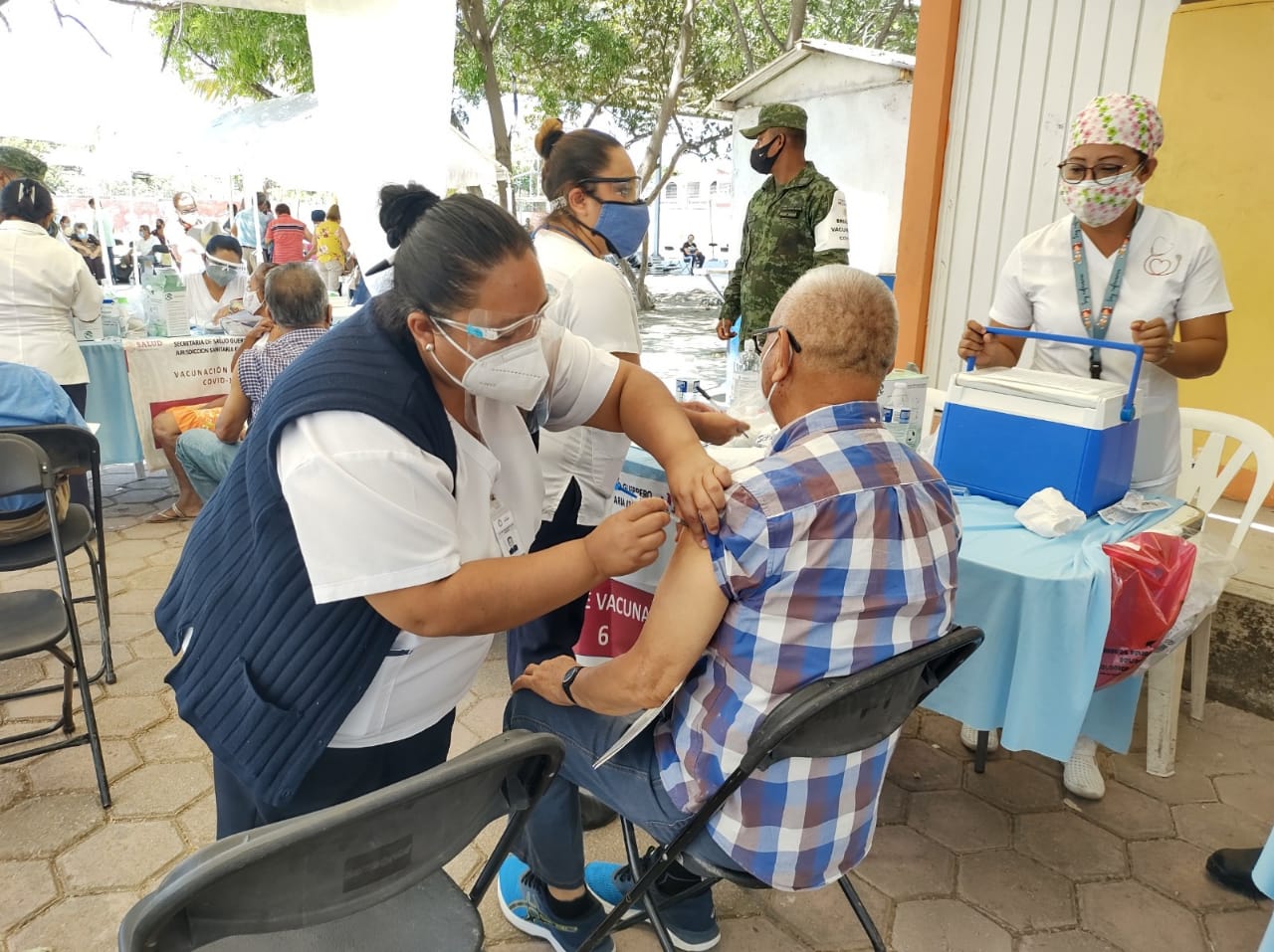 En Guerrero se ha inmunizado a 105 mil 63 adultos mayores: De la Peña