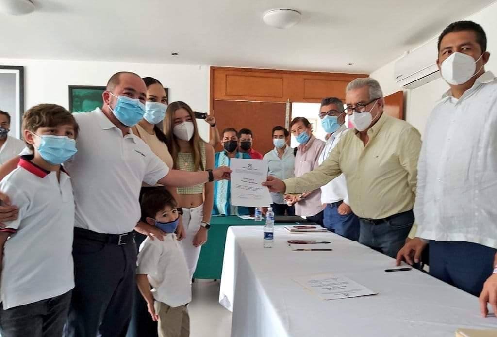 Recibe Taja constancia como candidato del PRI en Acapulco