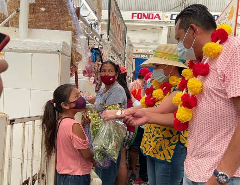 Recibe Pedro Segura respaldo de comerciantes en Iguala