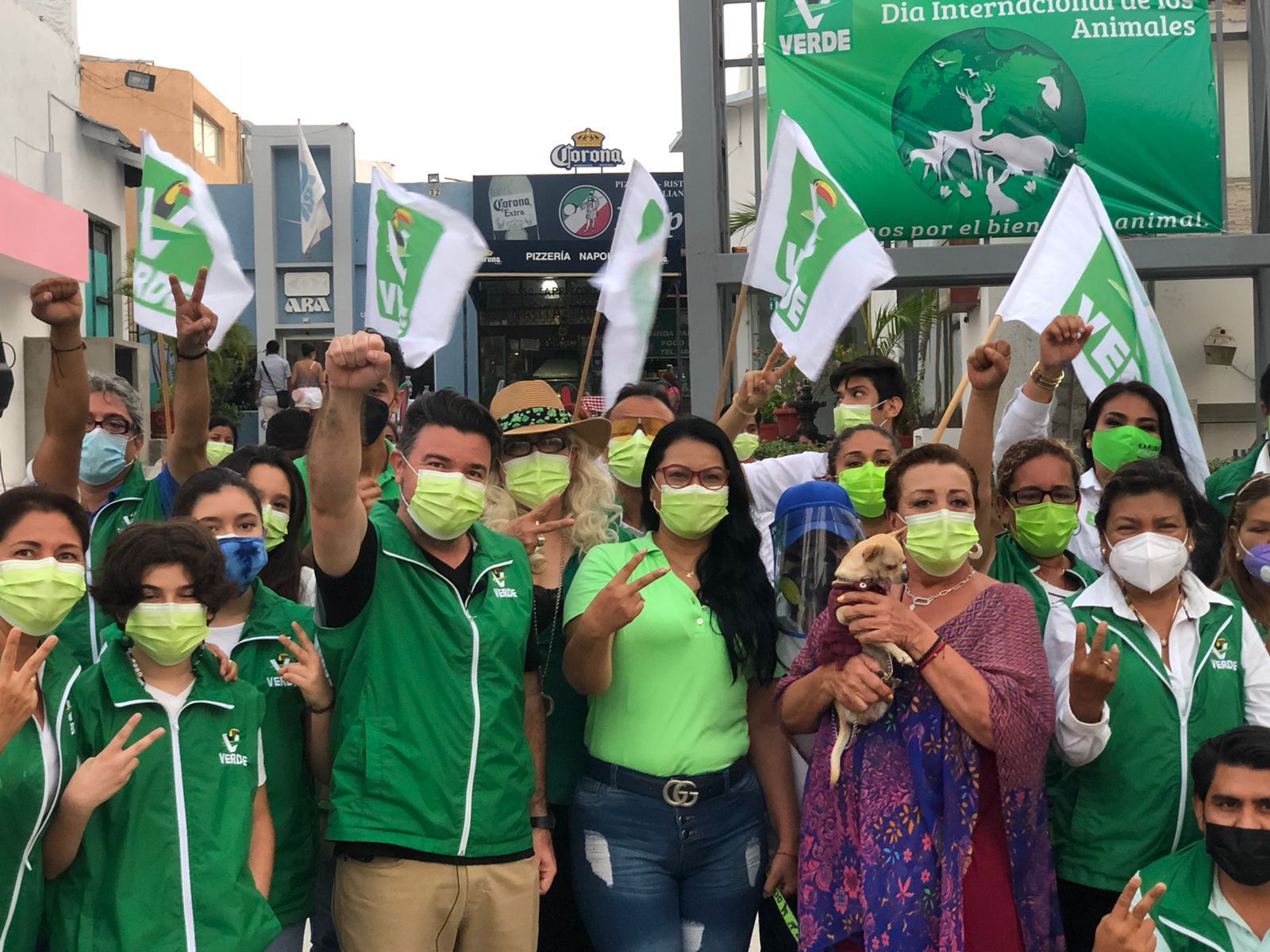 En mi gobierno, cero aviadores, promete Carabias