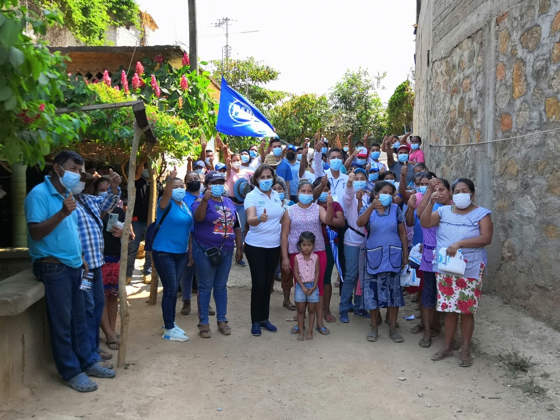 Promete Irma Lilia Garzón proyectos productivos en Costa Chica