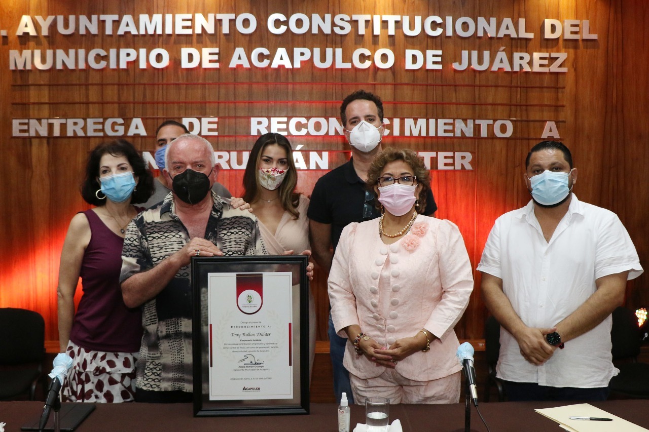 Reconoce Acapulco al empresario Tony Rullán