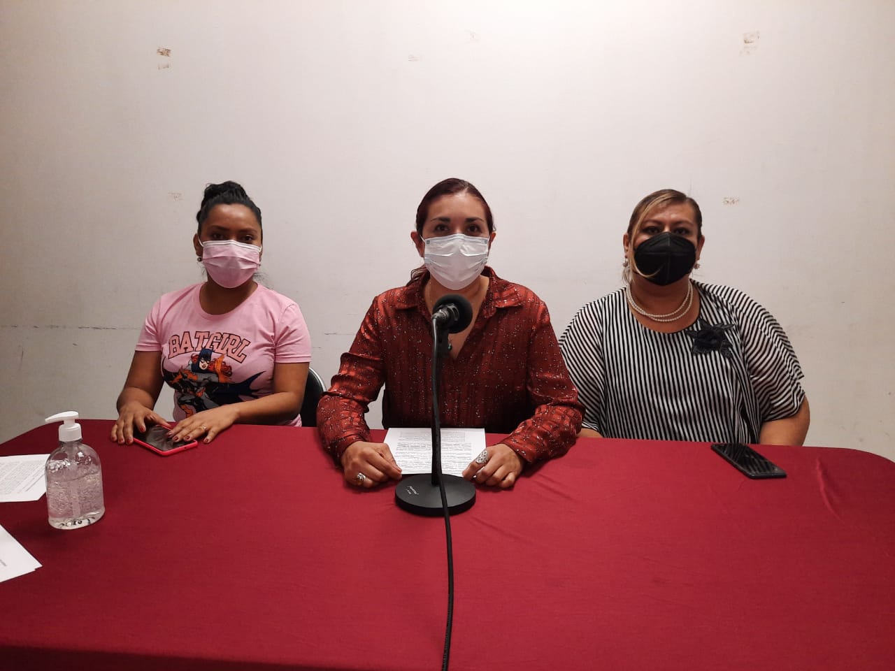 Respaldan mujeres de Morena a Nestora; piden a Evelyn declinar para no ser «juanita»