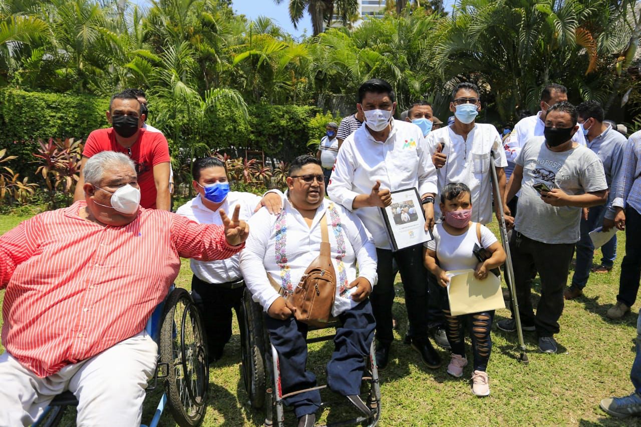 Firma Mario Moreno decálogo por la inclusión en Guerrero