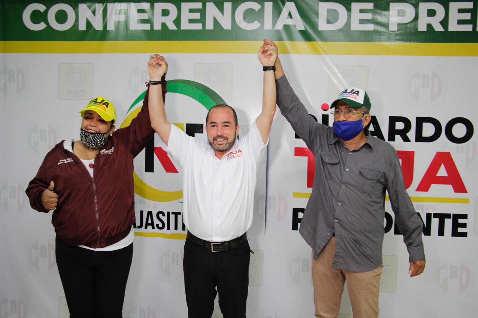 Excandidata a diputación plurinominal de morena y luchador social de la 4T levantan la mano a Taja