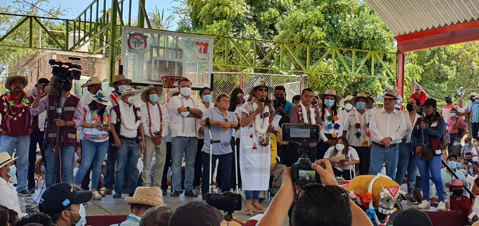 Hermano de José Francisco Ruiz Massieu se suma a Evelyn Salgado