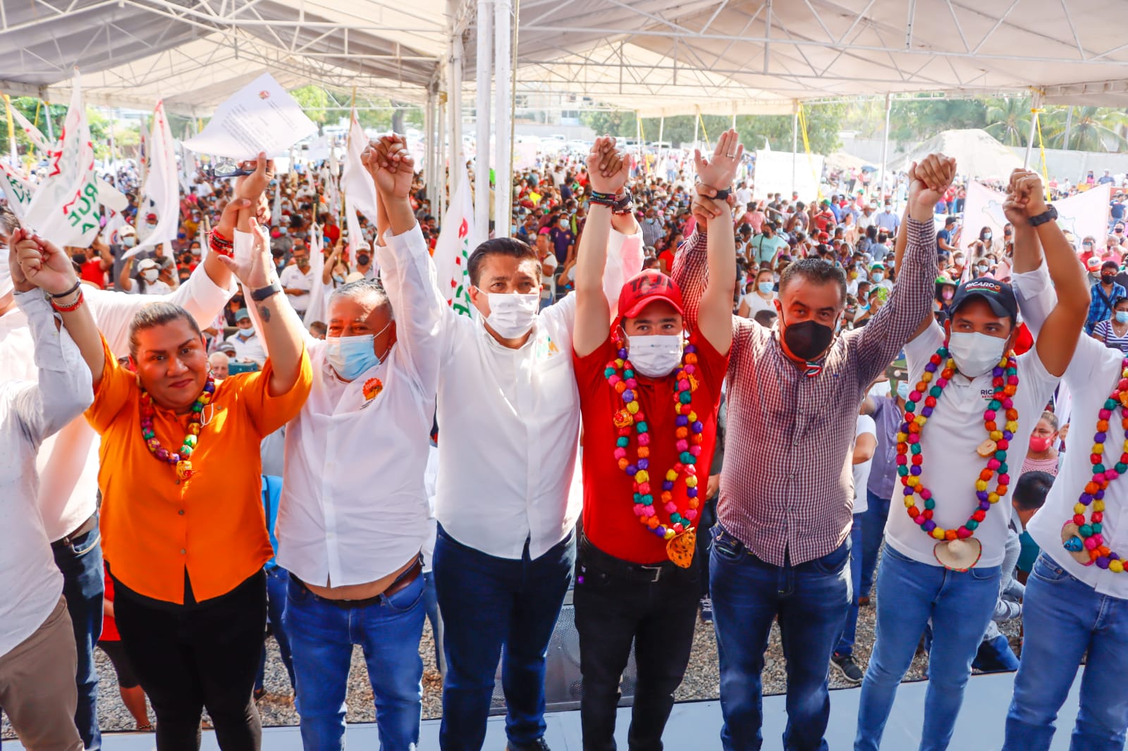 Transportistas de Acapulco se vuelcan con Mario Moreno