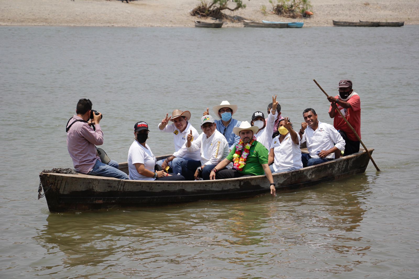 Respaldan en Cacahuatepec, Acapulco a Mario y Taja