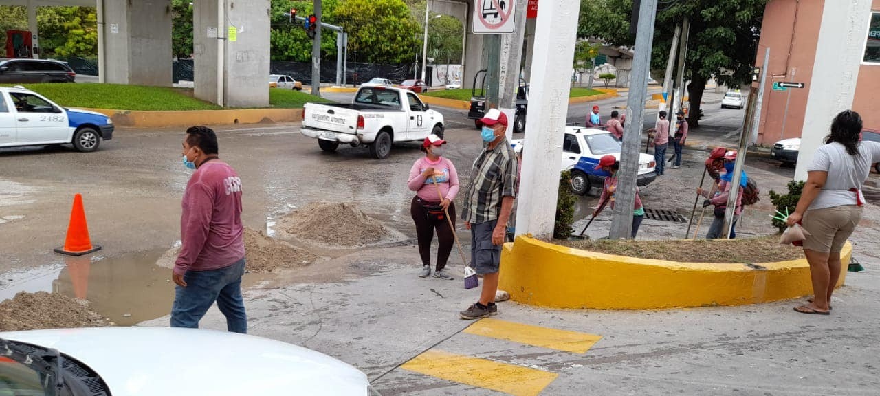 Atienden en Acapulco semáforos afectados por lluvias