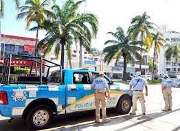 Localiza Policía Turística a menor de edad extraviado en la Costera