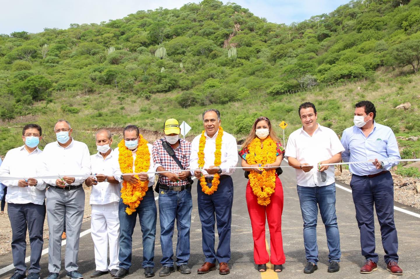 Cumple Astudillo añeja demanda carretera de pueblos del Alto Balsas