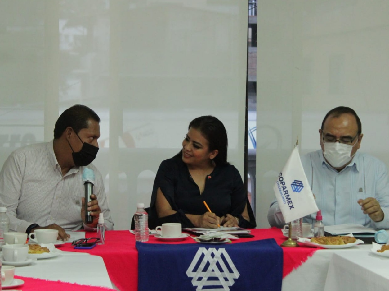 Ofrece Norma Otilia trabajo institucional a Coparmex