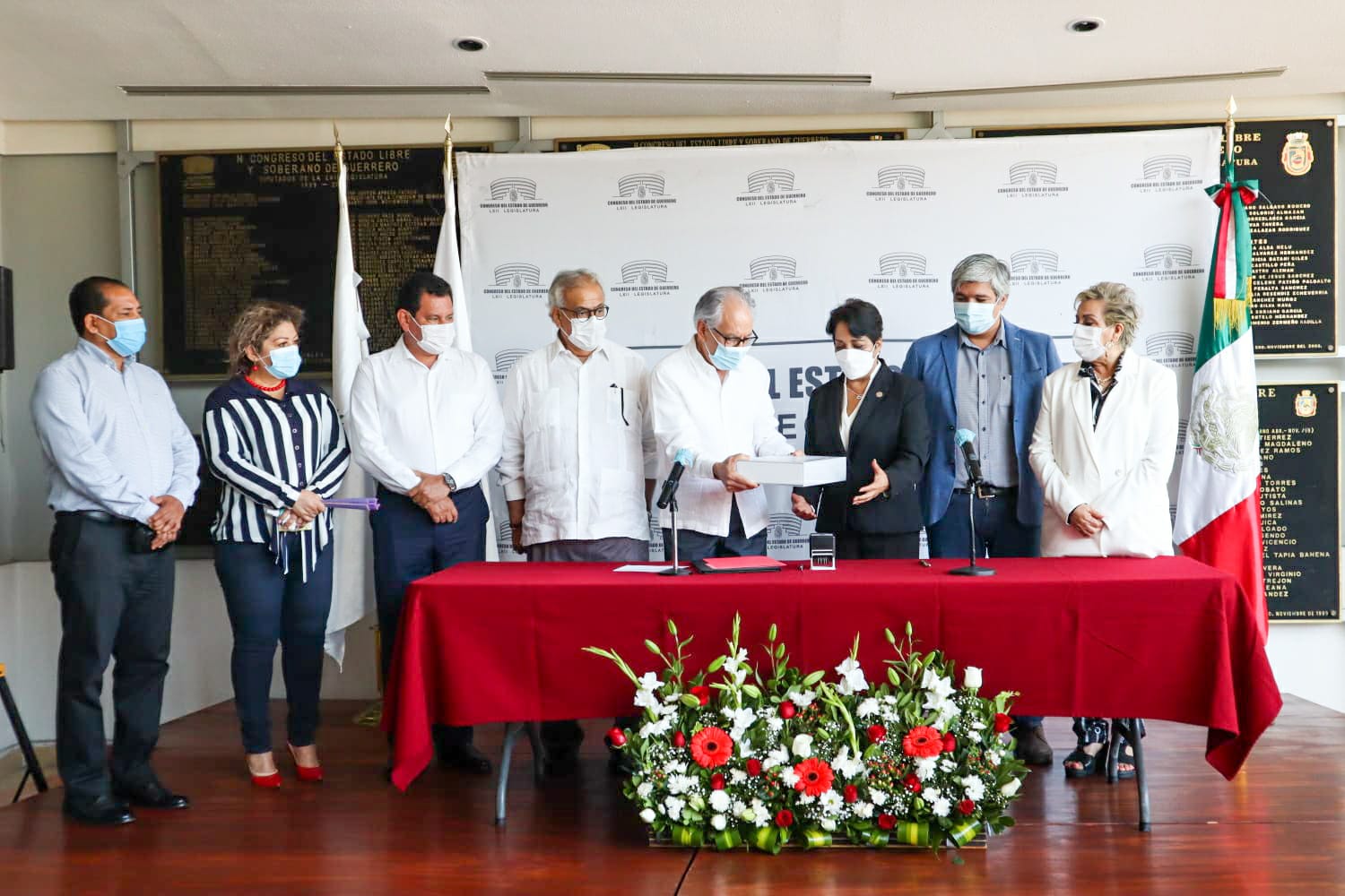 Cumple Astudillo: entrega 6to informe al Congreso y pacta acudir ante el pleno