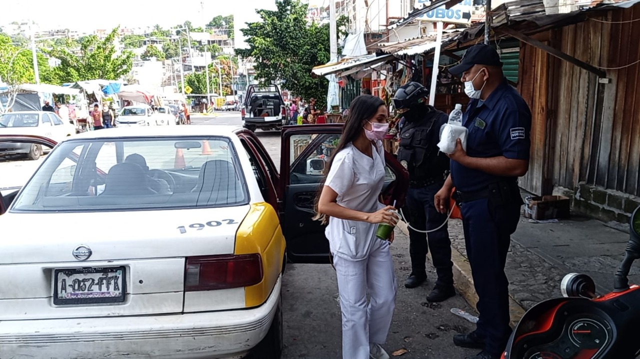 Participa Policía Rural de Acapulco en la desinfección del transporte público