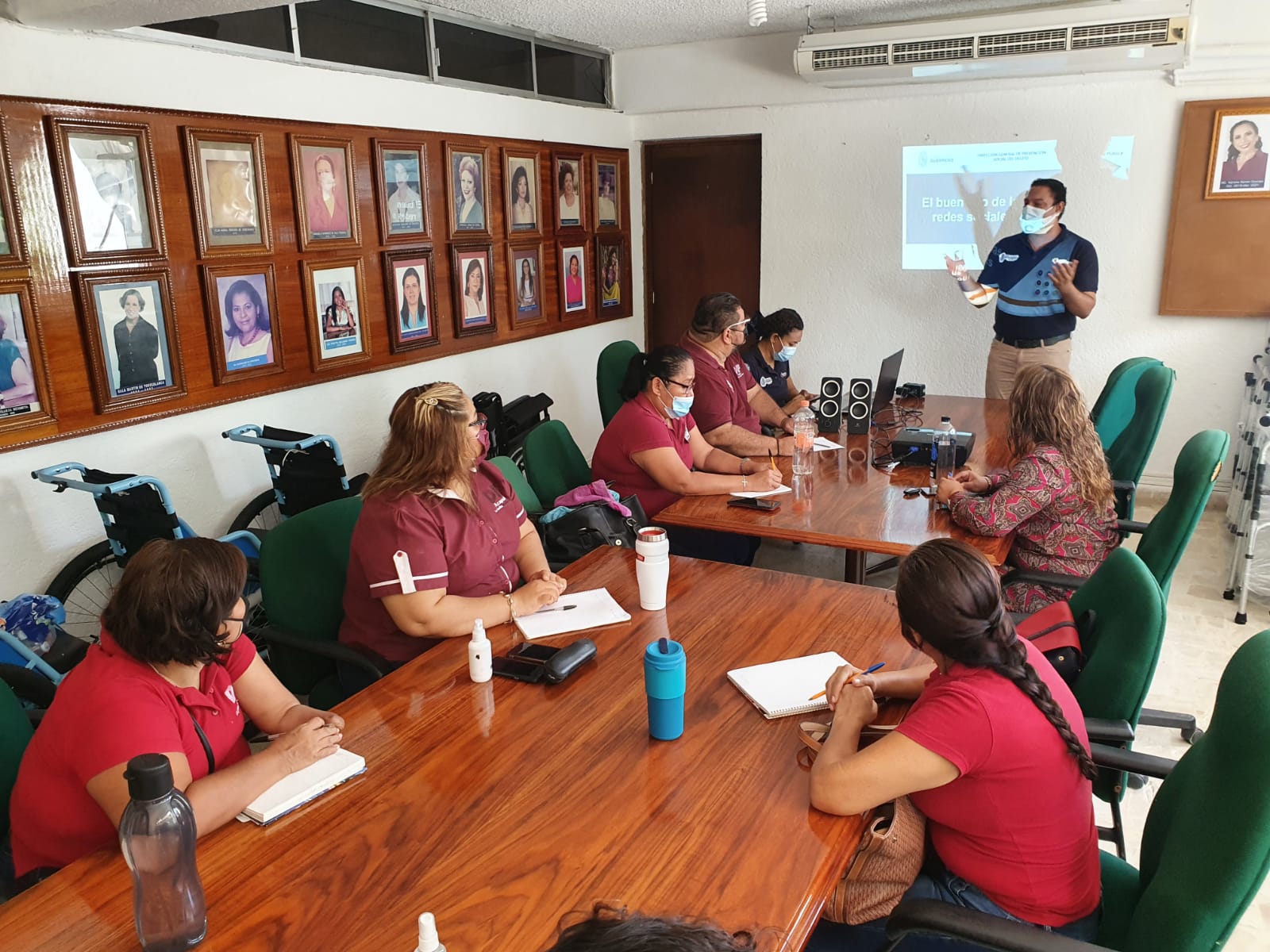 Capacita Policía Cibernética a personal del DIF Acapulco sobre uso de redes sociales