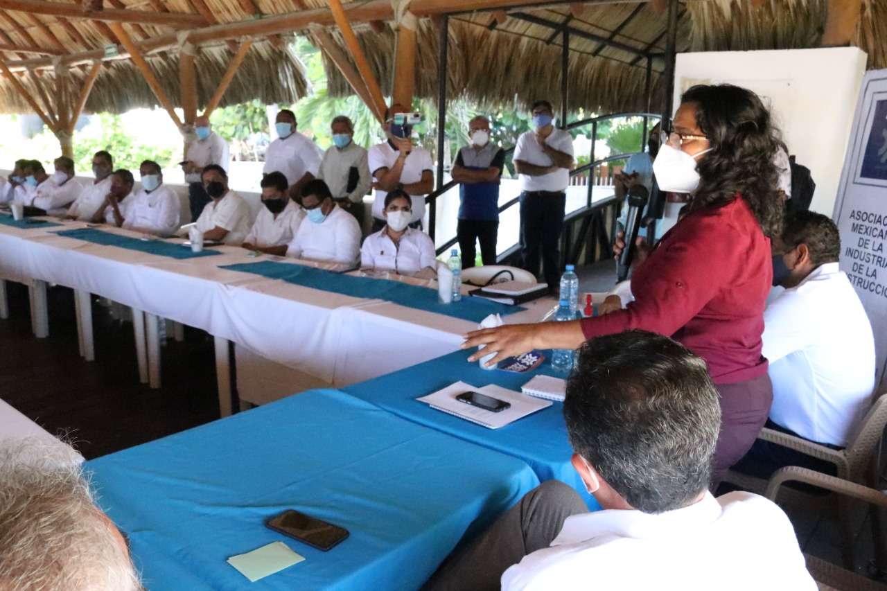 Obras con todas las constructoras de Acapulco, ofrece Abelina López