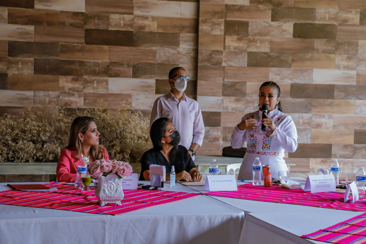 Participa Norma Otilia Hernández en reunión con Evelyn Salgado
