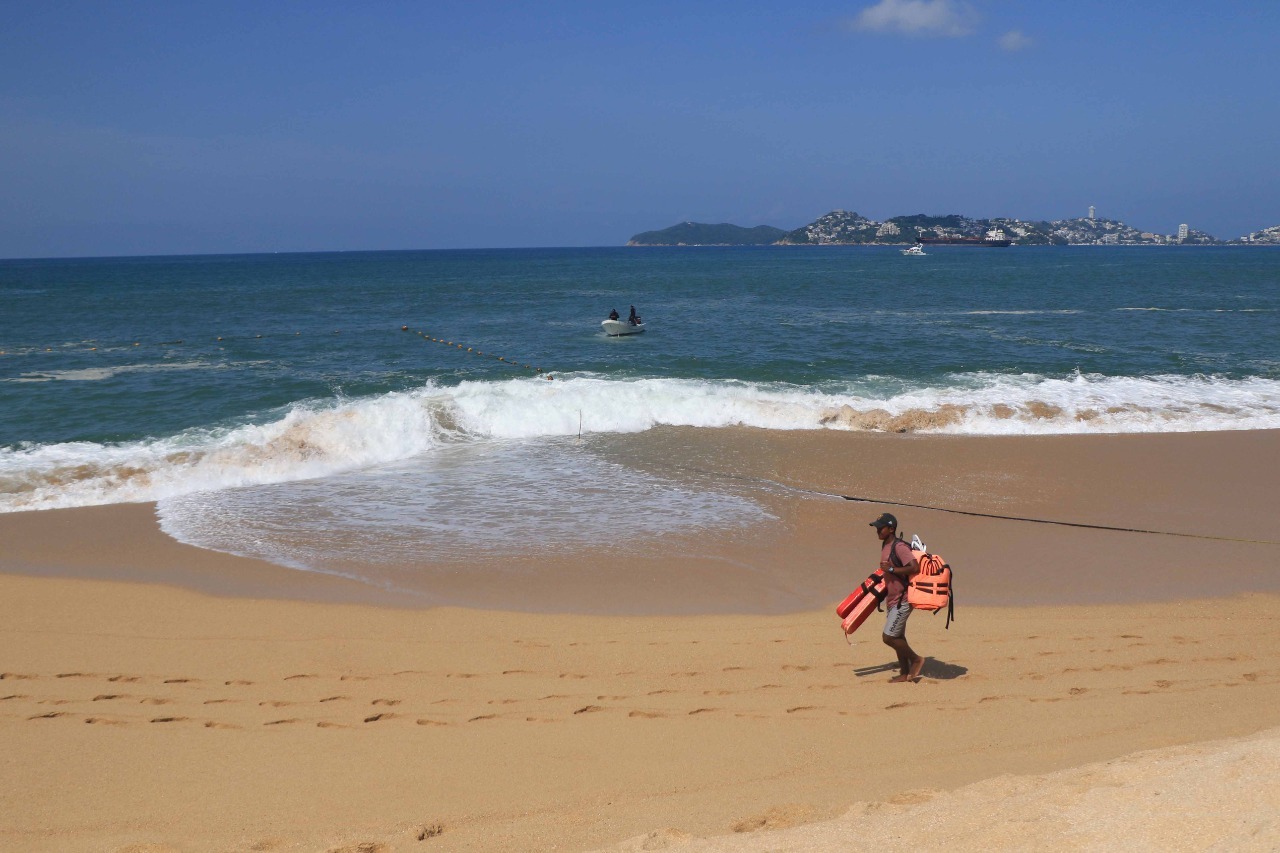 Lo que faltaba: ¡mar de fondo en Acapulco!