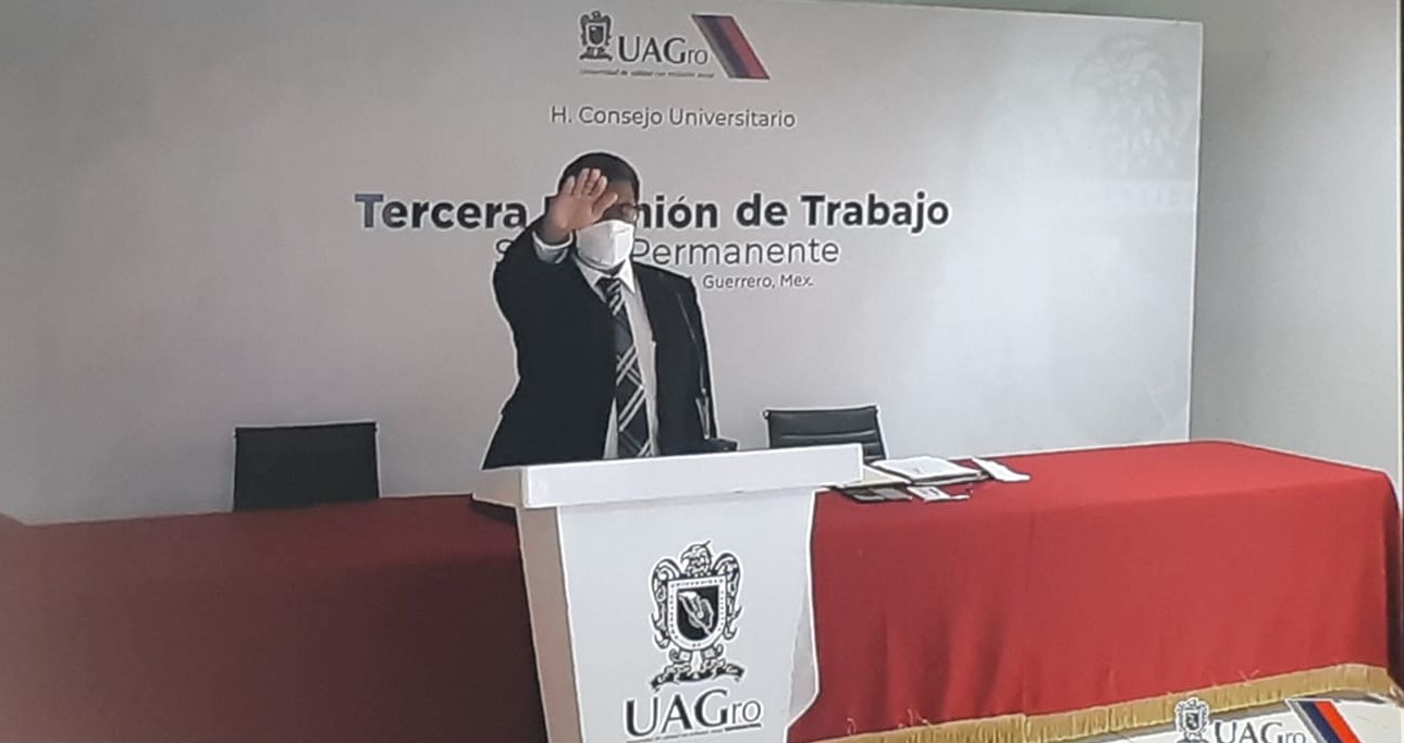 Cancela UAGro elecciones y extiende periodo a Romero Olea