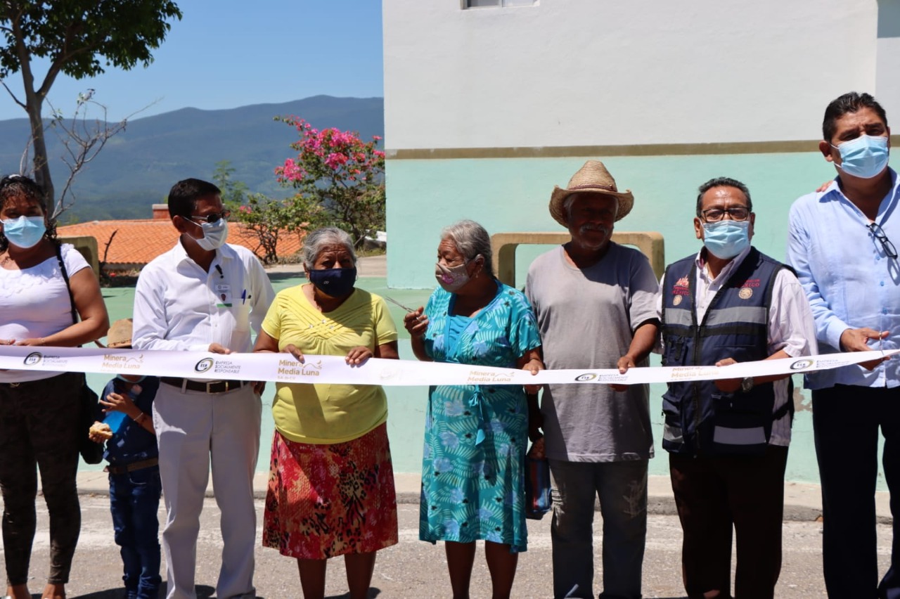 Reconocen tres órdenes de gobierno esfuerzos de Minera Media Luna en beneficio de Cocula