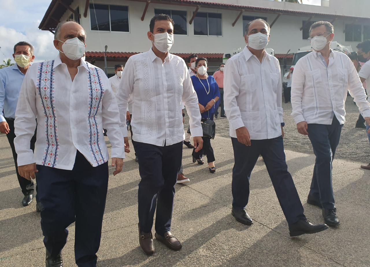 Asiste Manuel Añorve a toma de protesta de alcaldes
